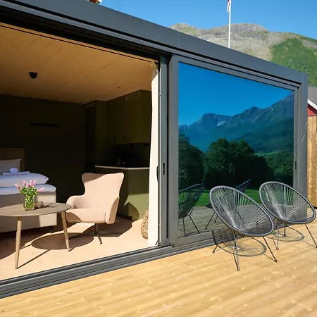 Blatind, Rekkedal Gjestegard - בית נופש *